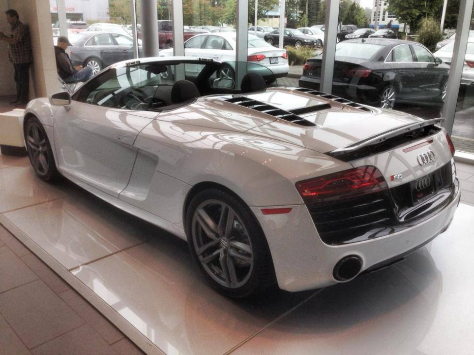 Audi R8 full vinyl vehicle wrap